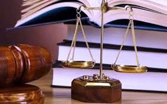 الحكم الصادر بالنفاذ المعجل والتظلم من وصف الحكم والمحكمة المختصة